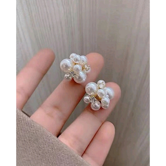 Anthropologie Audrey Pearl Cluster and Rhinestone Classy Stud Earrings - Picture 4 of 4